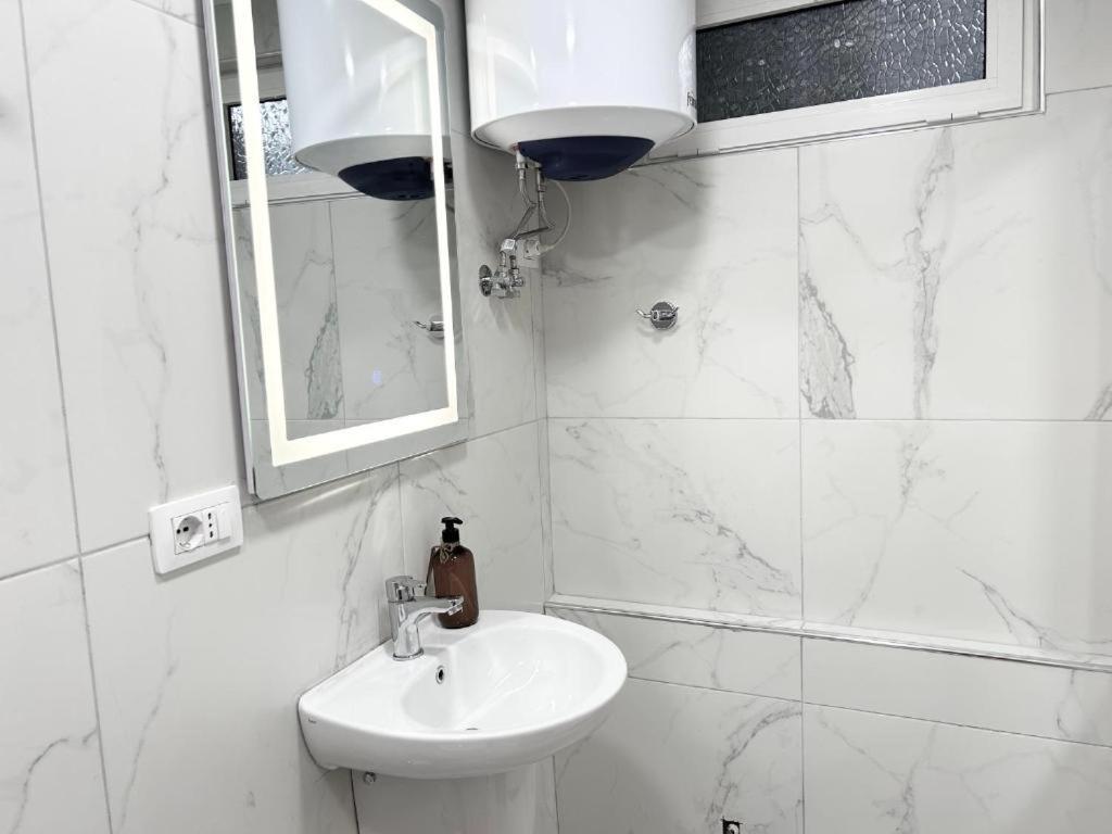 Tirana Inn Hotel エクステリア 写真